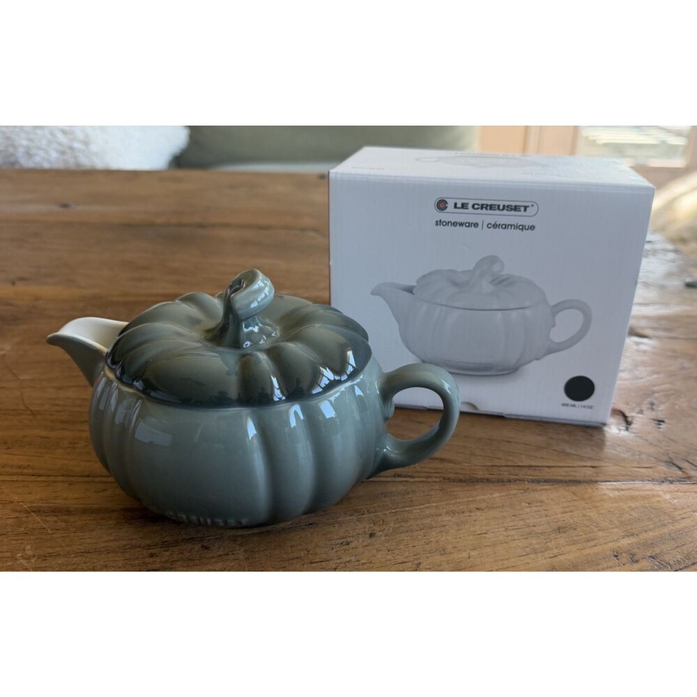 Le Creuset Stoneware Halloween Pumpkin Gravy Boat with Lid Thyme Green 14 oz NEW